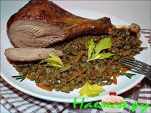 Голень индейки с чечевицей и овощами