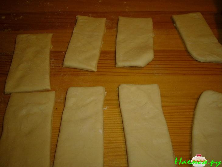 Слоенки с шоколадной начинкой