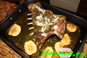 Каре барашка с яблочно-чесночным соусом