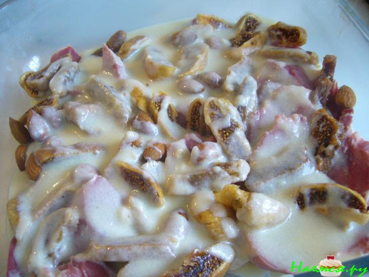 Язык, запеченный с инжиром, под сливочно-хреновым соусом