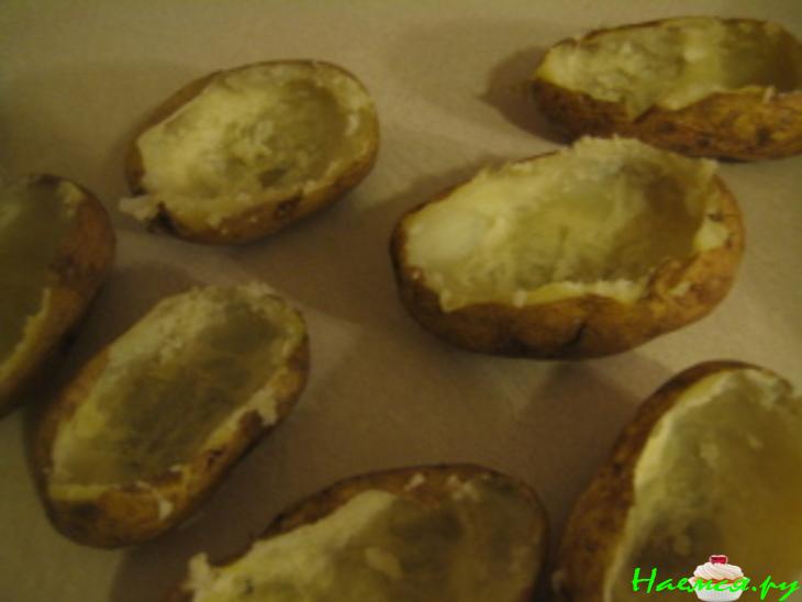 Картофель с чеддером и беконом по-Канадски