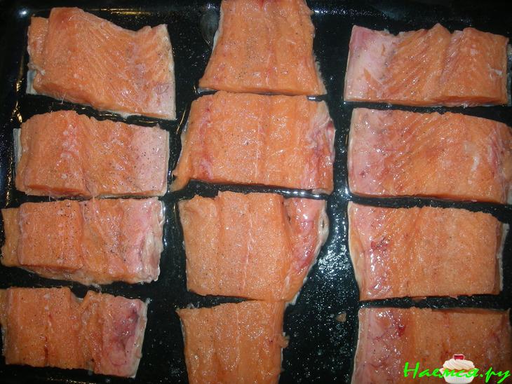 Печеная сёмга с черри и базиликом