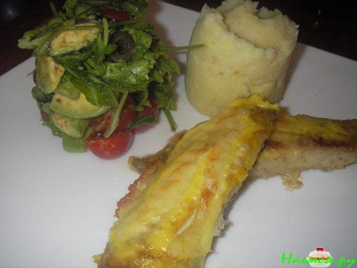 Тилапия под шафрановым соусом с моцареллой Тилапия под шафрановым соусом с моцареллой