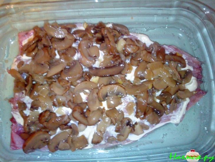 Скумбрия свежемороженая запечённая с грибами Скумбрия свежемороженая запечённая с грибами