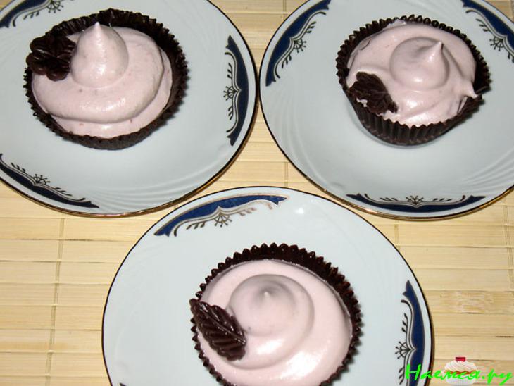 Корзинки из шоколада с ореховой начинкой и кремом