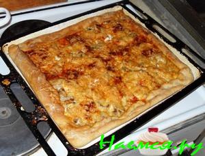 Пицца по-домашнему с ветчиной, сервилатом и грибами