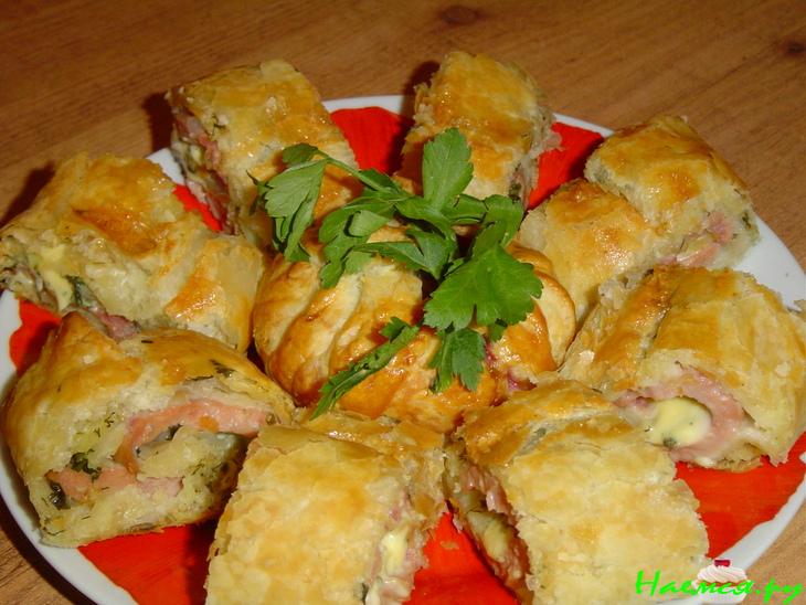 Рулет из слоеного теста