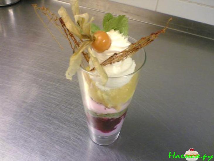 Мороженное с фруктовой прослойкой