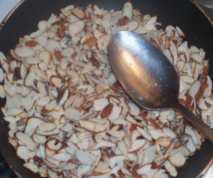 Миндальный пирог в шоколадной глазури