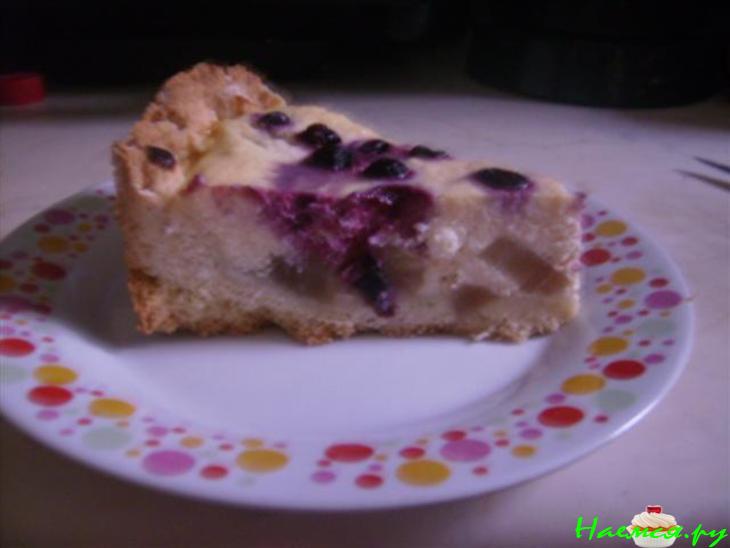 Пирог с грушами и ягодами