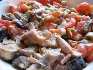 Салат "Охотничий" с баклажанами и шампиньонами