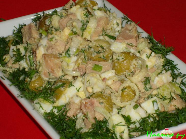 Салат из печени трески с оливками и каперсами Салат из печени трески с оливками и каперсами