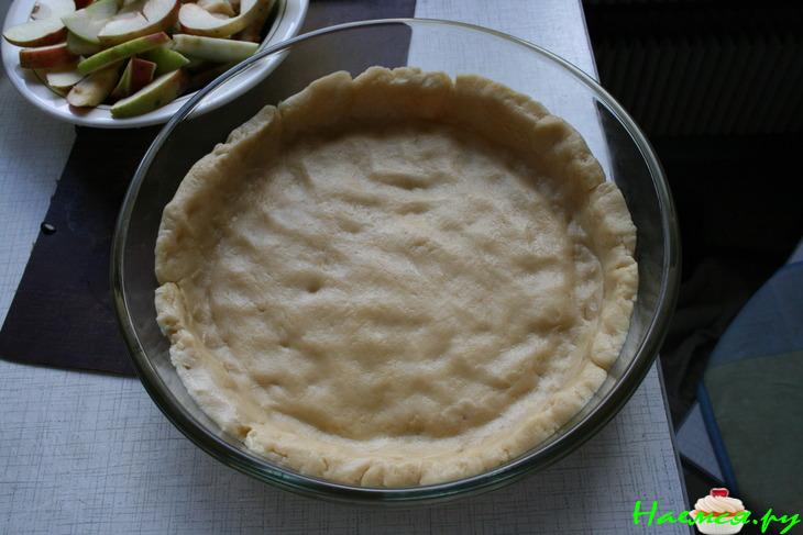 Сладкий пирог с яблоками