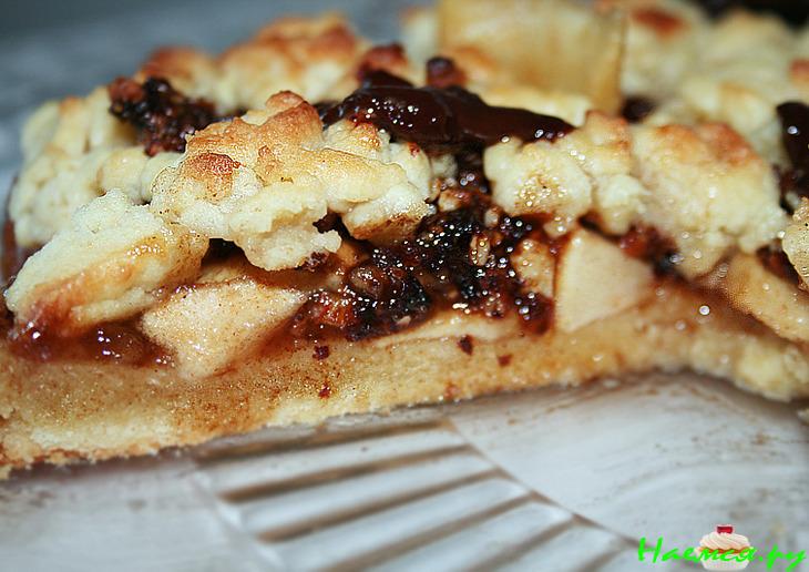 Песочный пирог с яблоками, черносливом и миндалем Песочный пирог с яблоками, черносливом и миндалем
