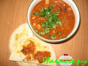 Чили кон карне в горшочке