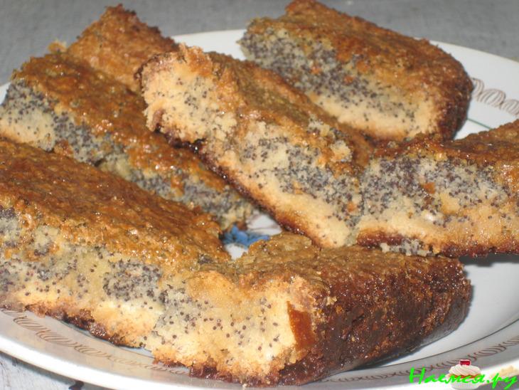 Скорый пирог со сгущенкой и маком