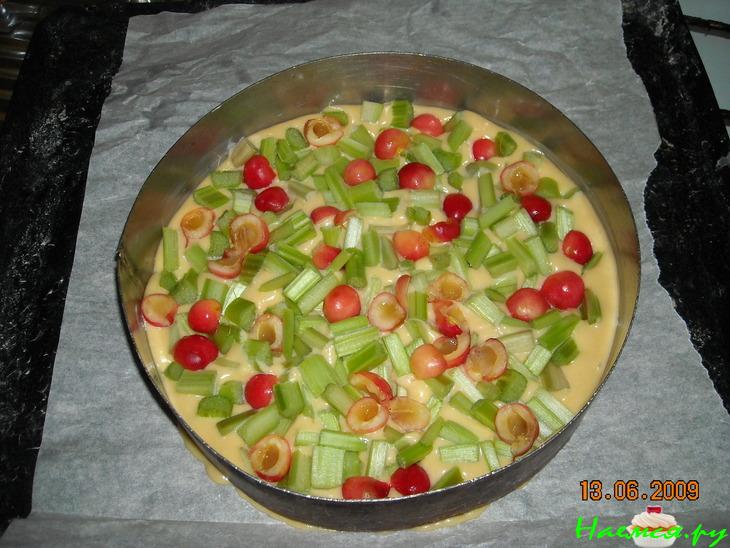 Пирог с ревенем и черешней Пирог с ревенем и черешней