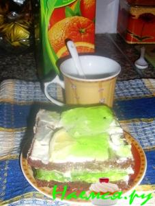 Шоколадное пирожное с желейной прослойкой