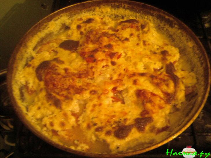 Пангасиус с сыром и помидорами