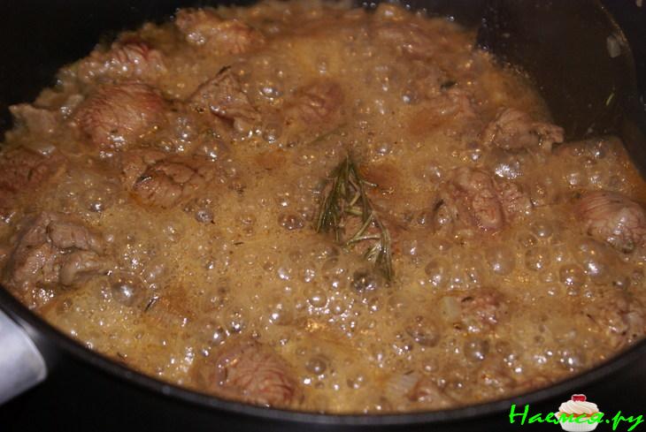 Телятина с апельсином и розмарином