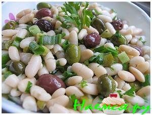 Салат с фасолью и огурцом