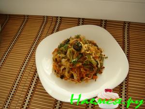 Капуста тушеная с зеленой фасолью и оливками