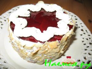 Пирожные с вишней и шоколадом