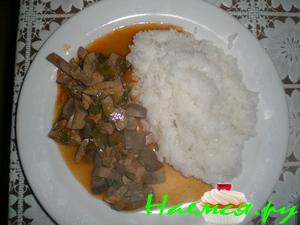 Почки тушеные с солеными огурцами