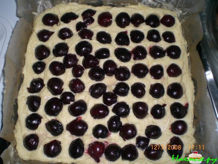 Вишневый пирог с лимонной цедрой