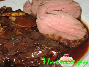 Груша с луком в красном вине