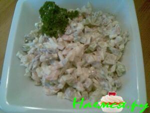 Салат с креветками и индейкой