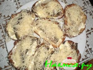 Бутерброды со шпротами и сыром