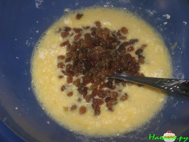 Печенье с изюмом и кусочками шоколадных конфет