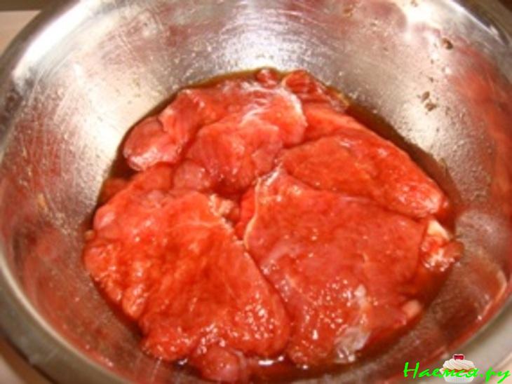 Говядина под сливочно-банановым соусом