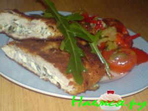 Шницели из индейки, фаршированные сыром и руколой