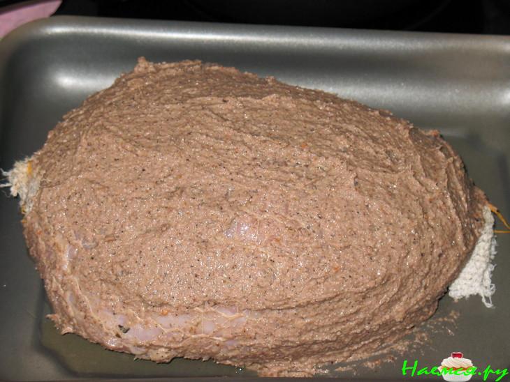 Окорок, фаршированный яблоками, с яблочной горчицей