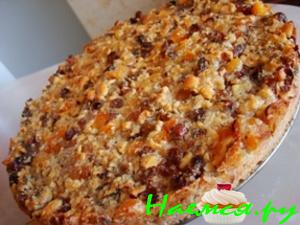 Пирог с орехами и курагой