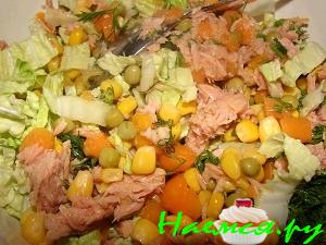 Салат с тунцом и пекинской капустой