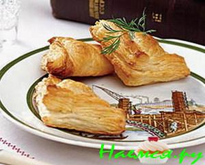 Слоеные пирожки с рыбой и сыром Слоеные пирожки с рыбой и сыром