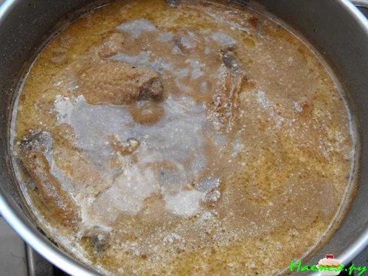 Окорочка в сметанно-аджичном соусе