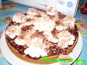 Торт 'Бисквитный', украшенный воздушным рисом