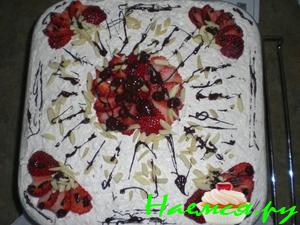 Очень клубнично-творожный торт 