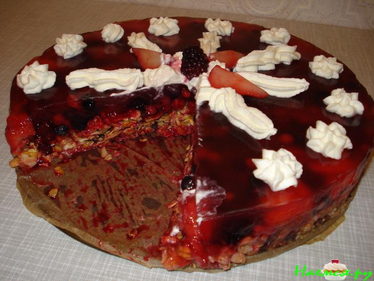 Ягодный торт на корже из мюсли Ягодный торт на корже из мюсли