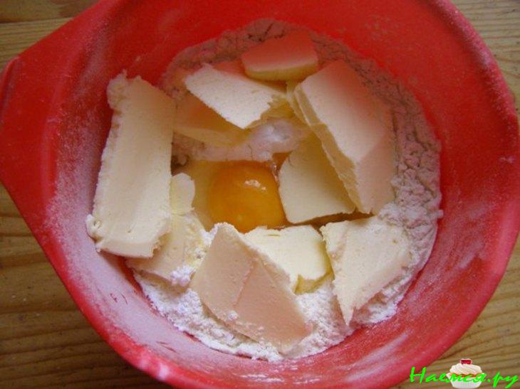 Ревеневый пирог с творогом и безе