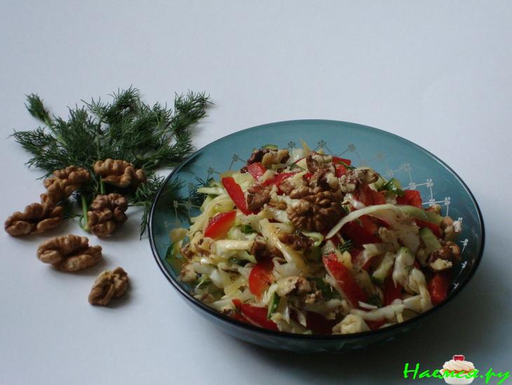 Салат из капусты с сыром и грецкими орехами 