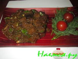 Рагу из телятины с черносливом и бородинским хлебом