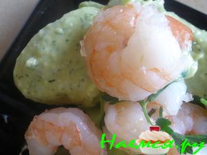 Креветки с авокадной заправкой