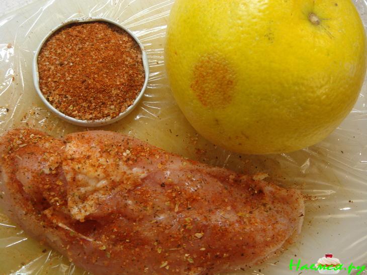 Куриная грудка, фаршированная свити и курагой, приготовленная на пару