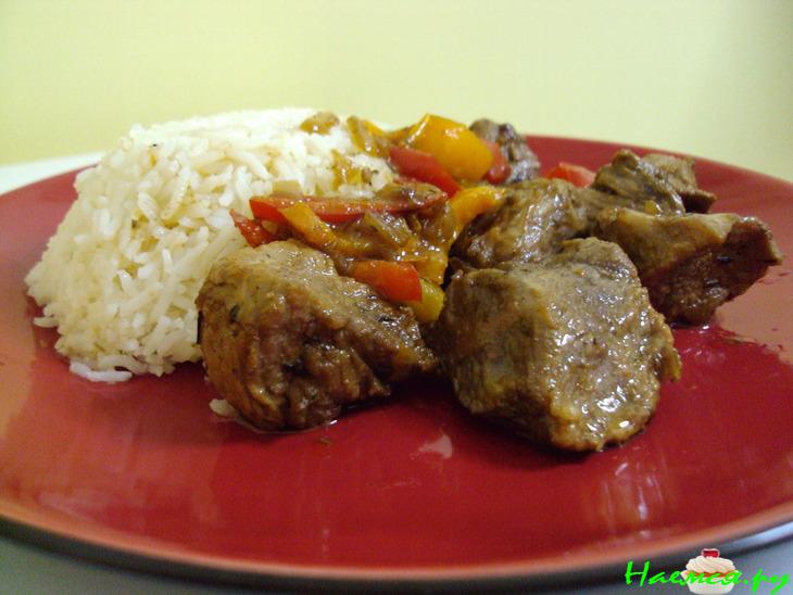 Свинина с разноцветным перцем