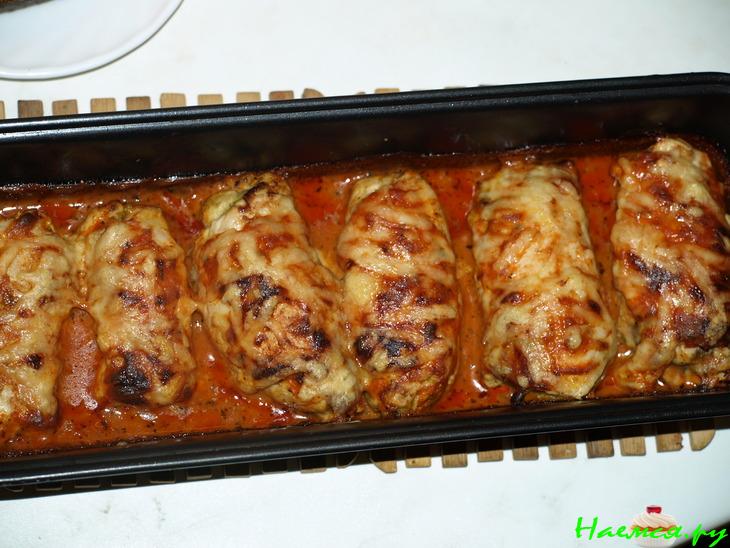 Куриные рулетики пряные под соусом